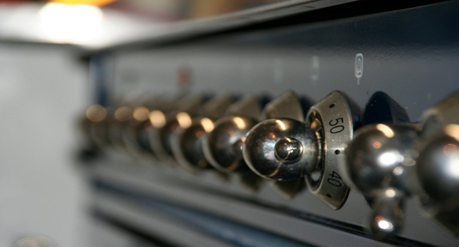 Majority of Brits Put Off Oven Clean Till After Christmas!